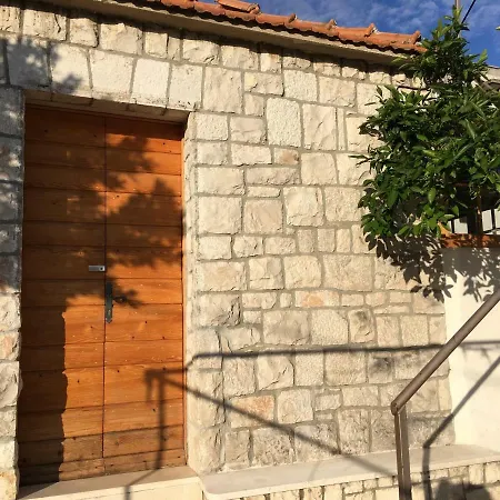 Frida - Dalmatian Stone House Trogir